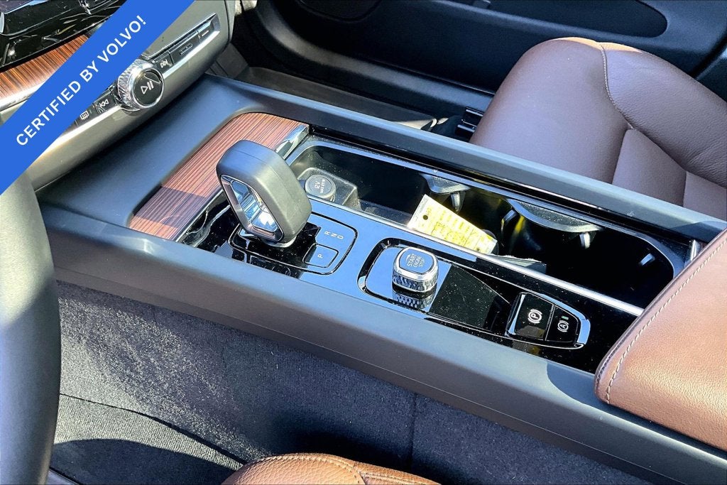 2024 Volvo XC60 B5 Plus Dark Theme