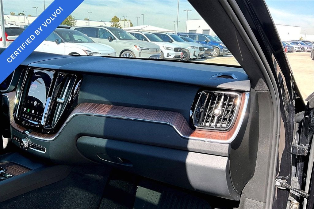 2024 Volvo XC60 B5 Plus Dark Theme