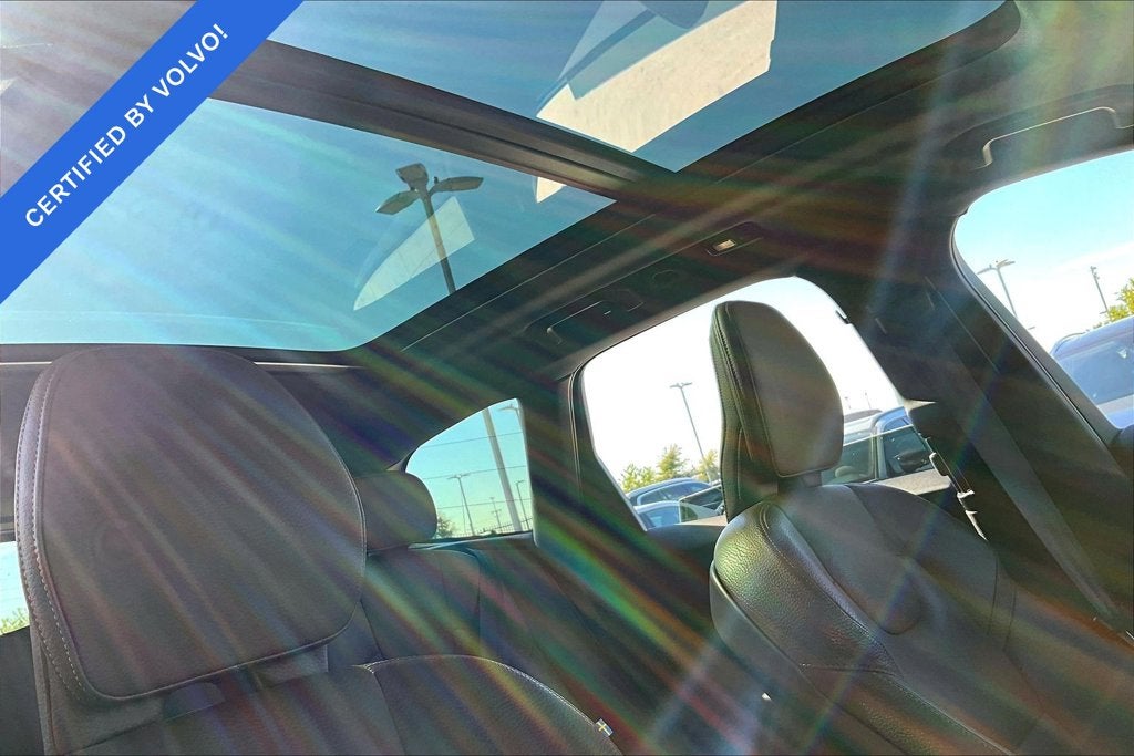 2024 Volvo XC60 B5 Plus Dark Theme