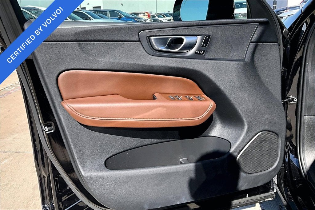2024 Volvo XC60 B5 Plus Dark Theme