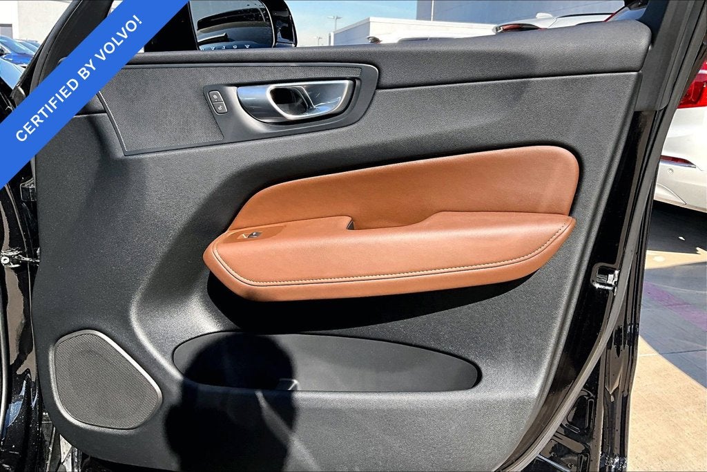 2024 Volvo XC60 B5 Plus Dark Theme