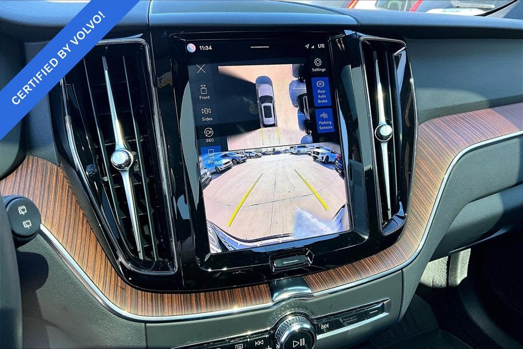 2024 Volvo XC60 B5 Plus Dark Theme
