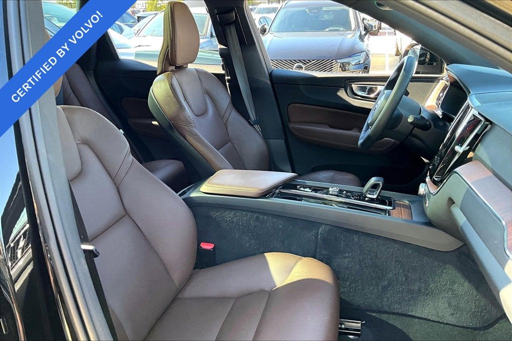 2024 Volvo XC60 B5 Plus Dark Theme