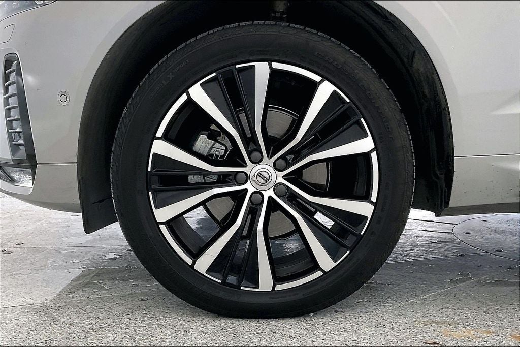 2024 Volvo XC60 B5 Plus Dark Theme