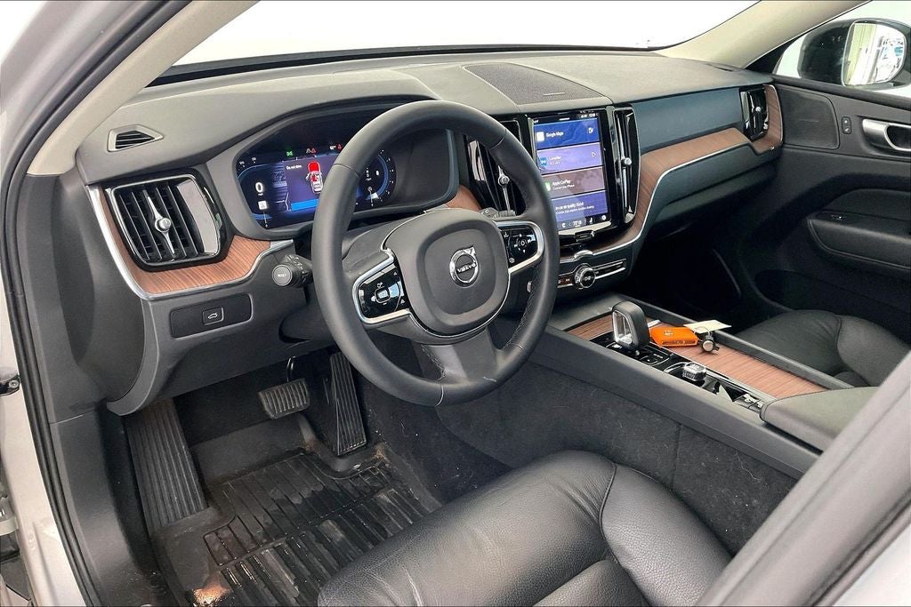 2024 Volvo XC60 B5 Plus Dark Theme