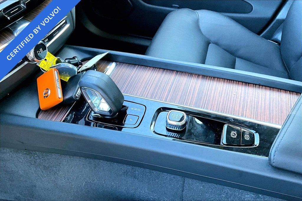 2024 Volvo XC60 B5 Plus Dark Theme