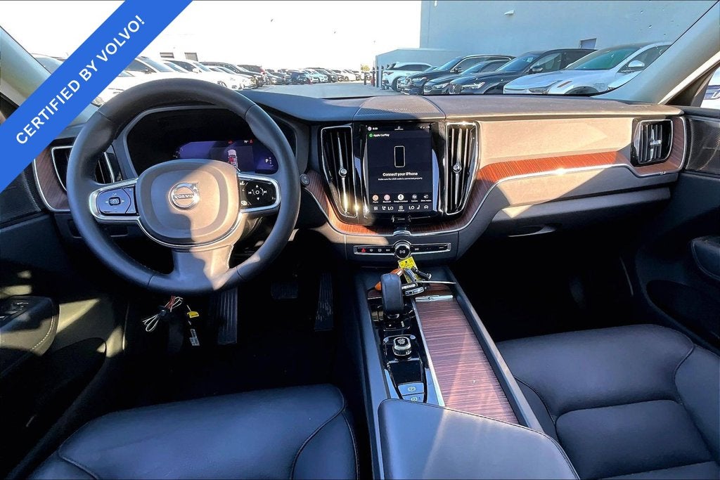 2024 Volvo XC60 B5 Plus Dark Theme