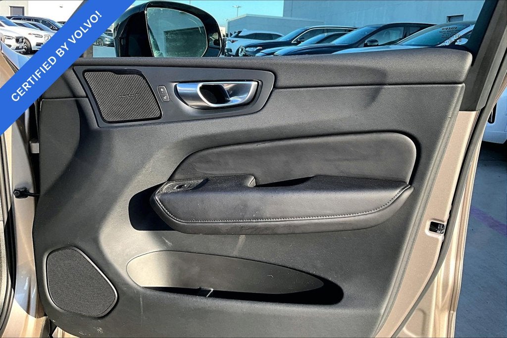 2024 Volvo XC60 B5 Plus Dark Theme