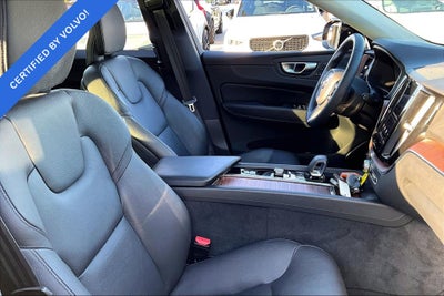 2024 Volvo XC60 B5 Plus Dark Theme