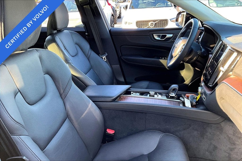 2024 Volvo XC60 B5 Plus Dark Theme