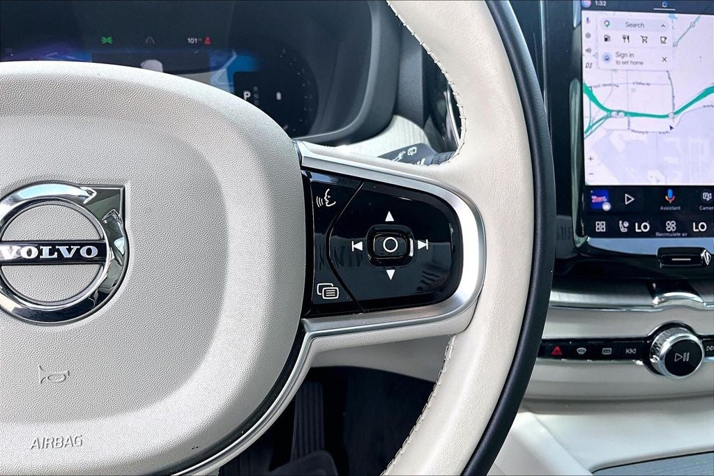 2024 Volvo XC60 B5 Plus Dark Theme