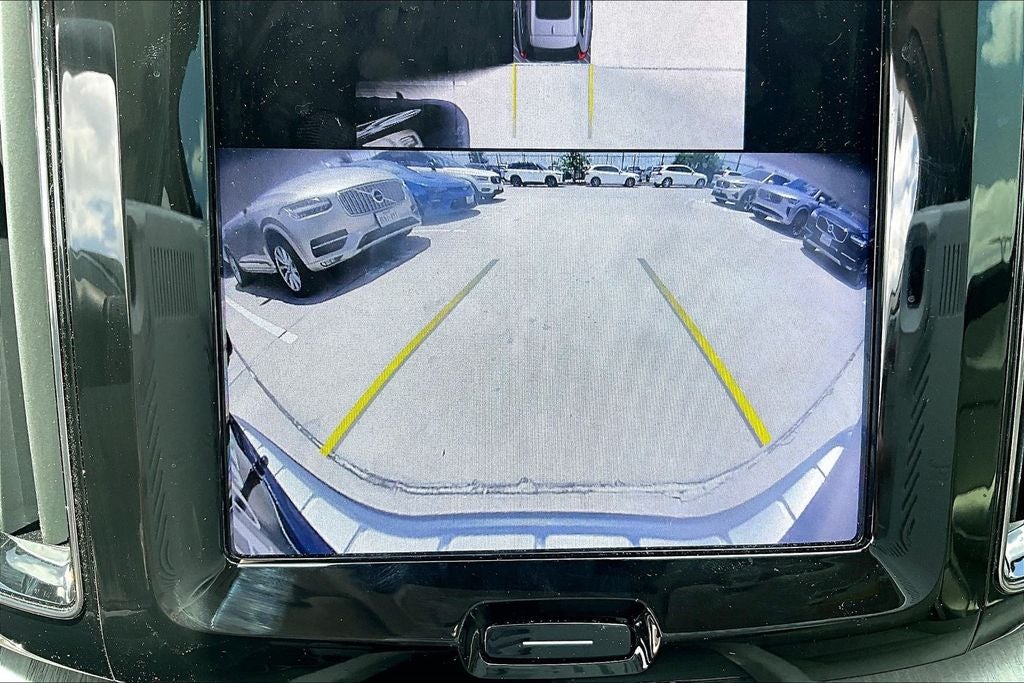 2024 Volvo XC60 B5 Plus Dark Theme