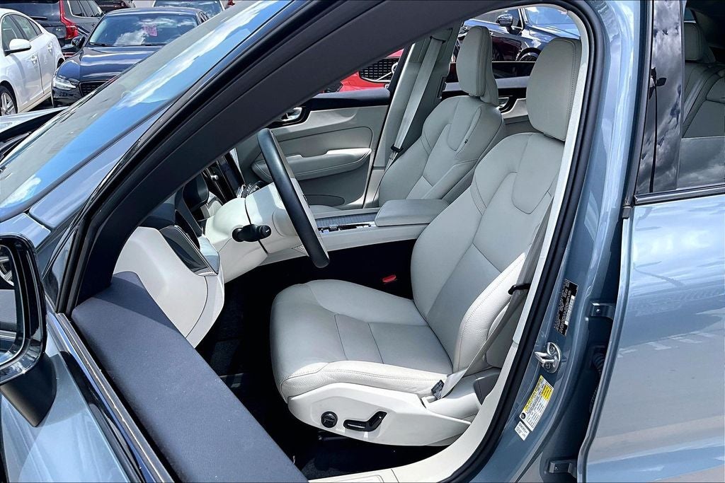 2024 Volvo XC60 B5 Plus Dark Theme