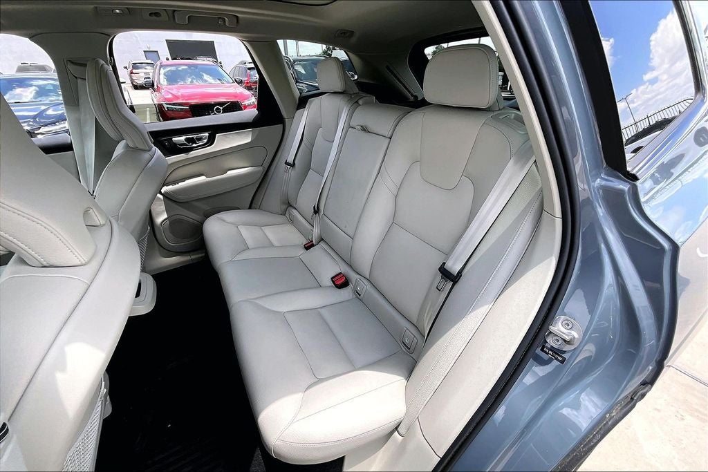 2024 Volvo XC60 B5 Plus Dark Theme