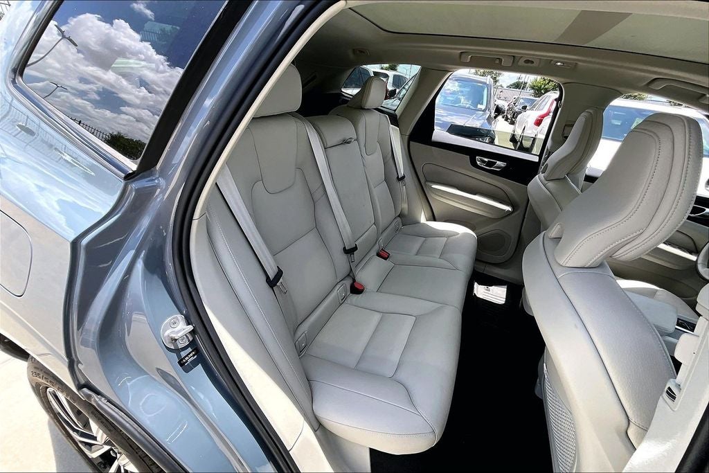 2024 Volvo XC60 B5 Plus Dark Theme