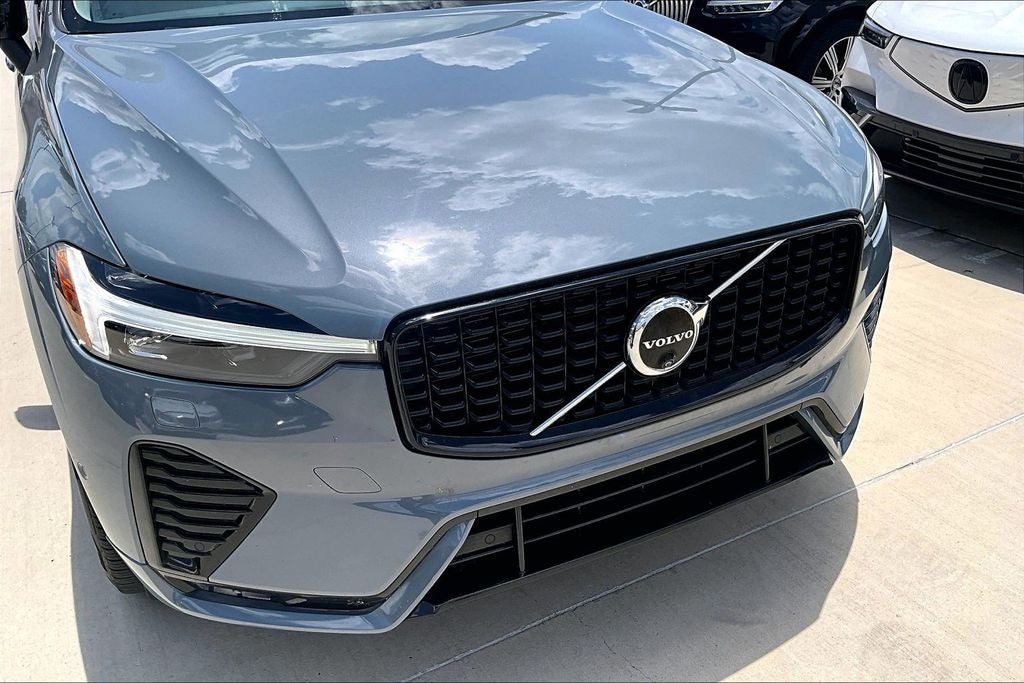 2024 Volvo XC60 B5 Plus Dark Theme