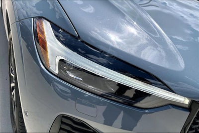 2024 Volvo XC60 B5 Plus Dark Theme