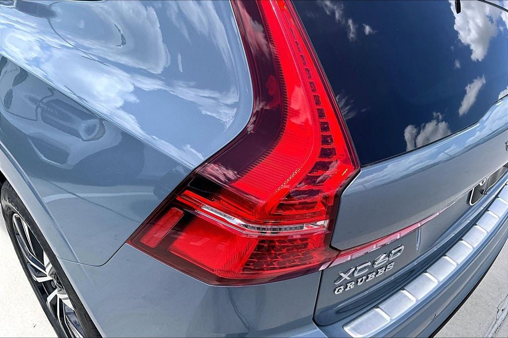 2024 Volvo XC60 B5 Plus Dark Theme