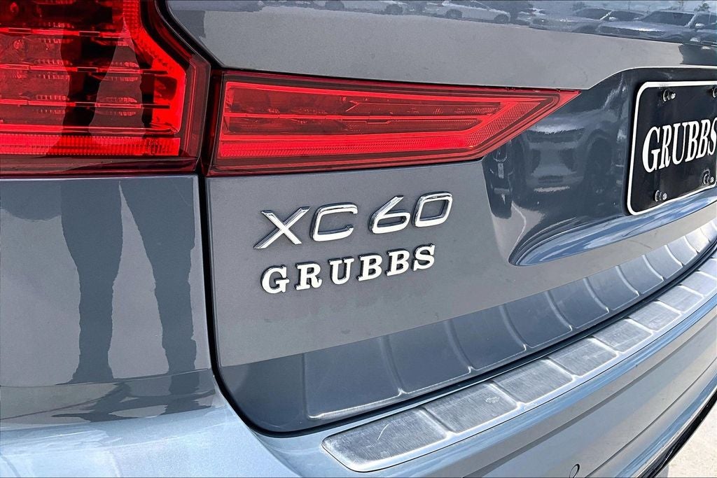 2024 Volvo XC60 B5 Plus Dark Theme