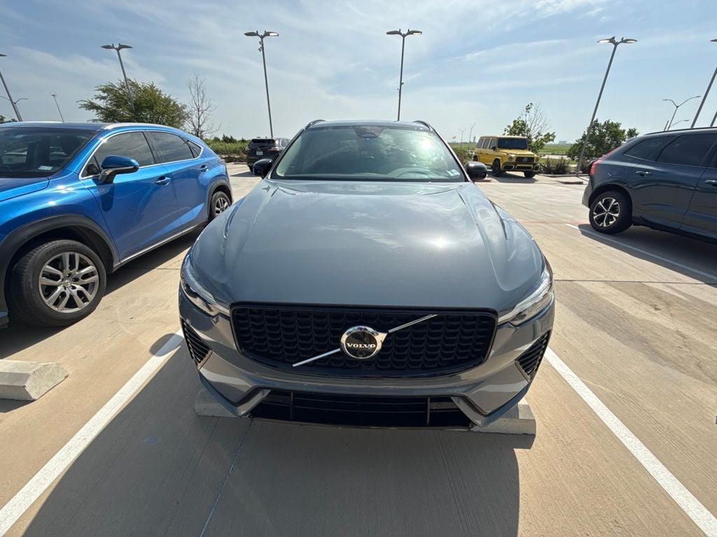 2024 Volvo XC60 B5 Plus Dark Theme