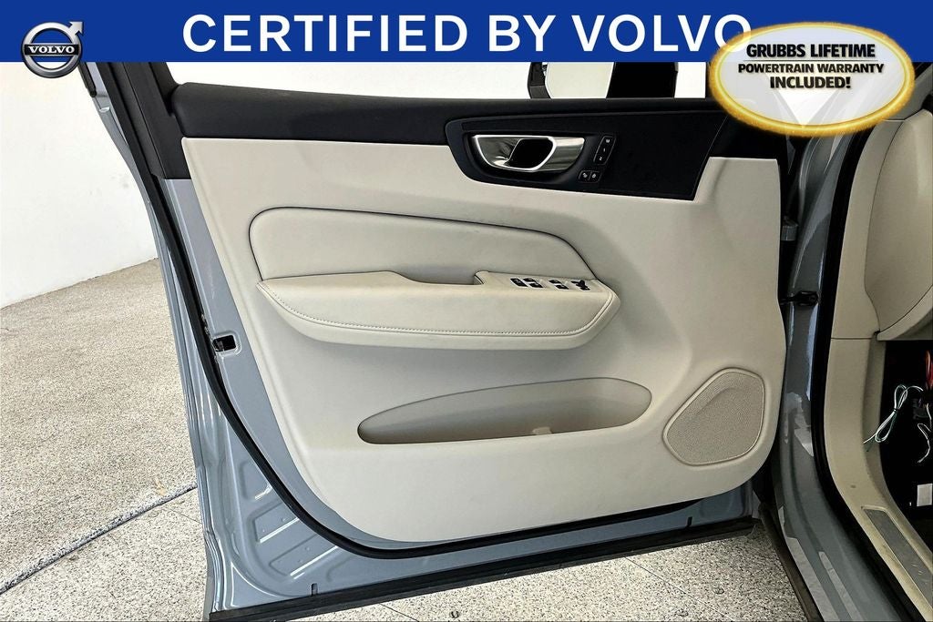 2024 Volvo XC60 B5 Plus Dark Theme