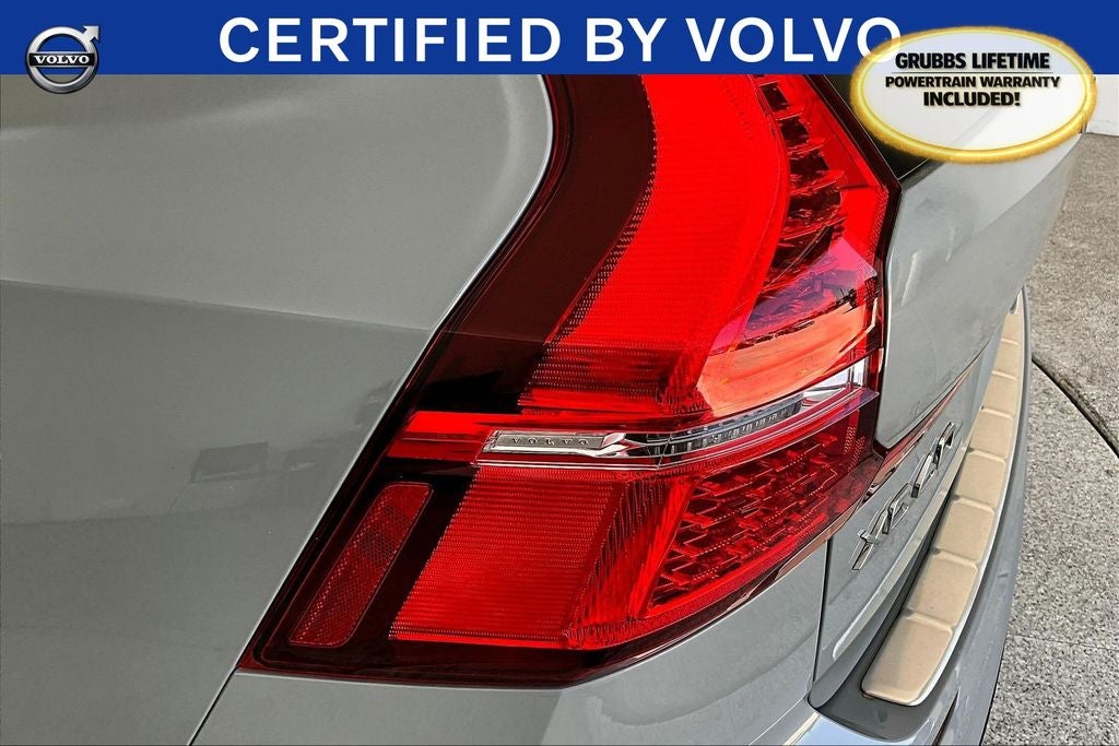 2024 Volvo XC60 B5 Plus Dark Theme