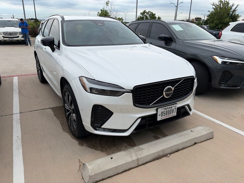 2024 Volvo XC60 B5 Plus Dark Theme