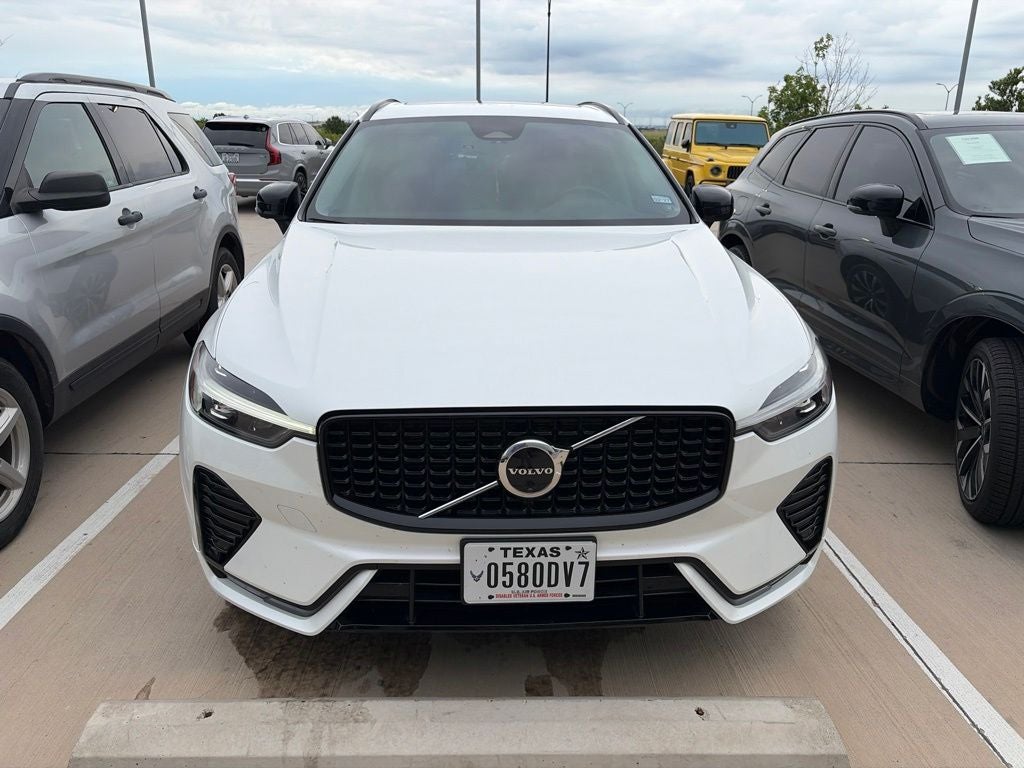 2024 Volvo XC60 B5 Plus Dark Theme