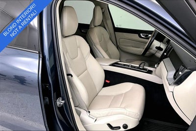 2024 Volvo XC60 B5 Plus Dark Theme