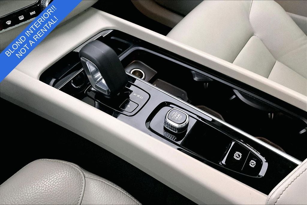 2024 Volvo XC60 B5 Plus Dark Theme