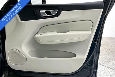 2024 Volvo XC60 B5 Plus Dark Theme