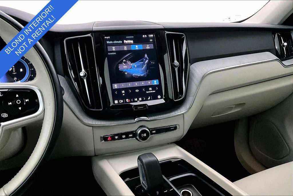 2024 Volvo XC60 B5 Plus Dark Theme