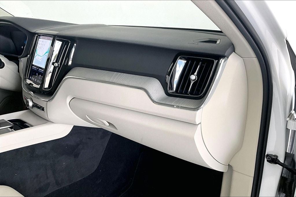 2024 Volvo XC60 B5 Plus Dark Theme