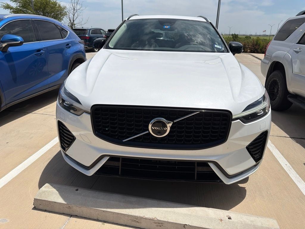 2024 Volvo XC60 B5 Plus Dark Theme