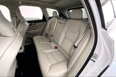 2024 Volvo XC60 B5 Plus Dark Theme