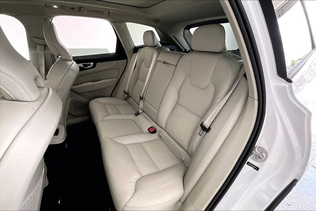 2024 Volvo XC60 B5 Plus Dark Theme
