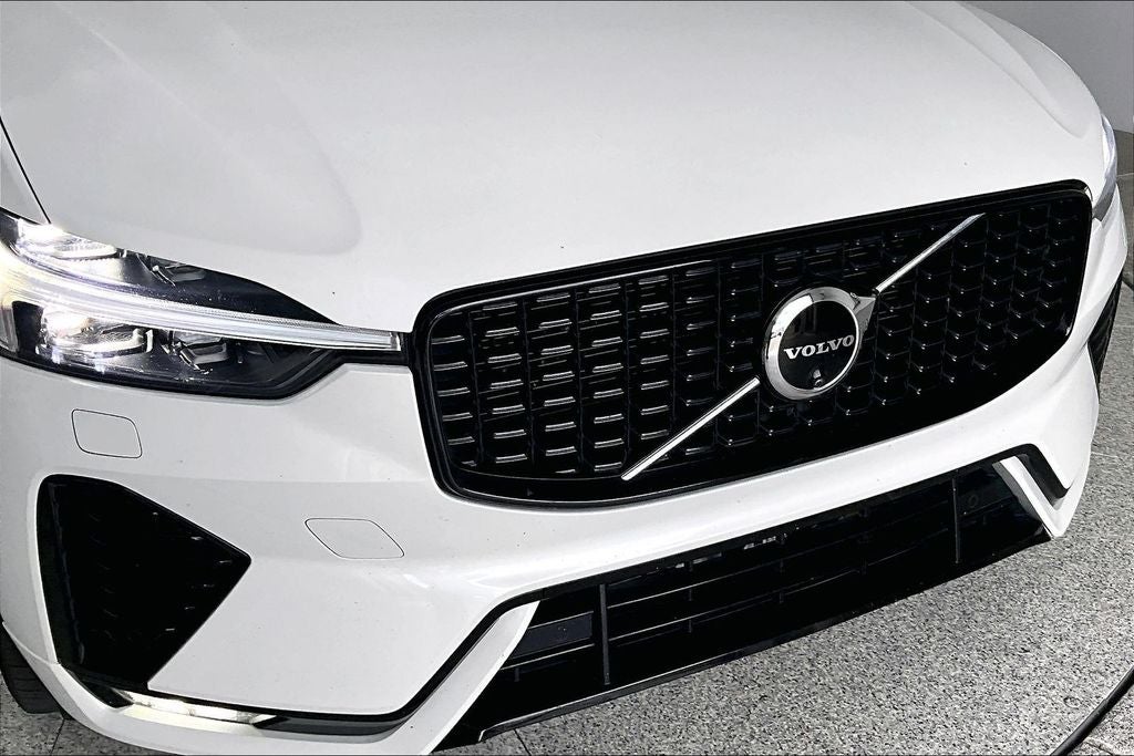 2024 Volvo XC60 B5 Plus Dark Theme