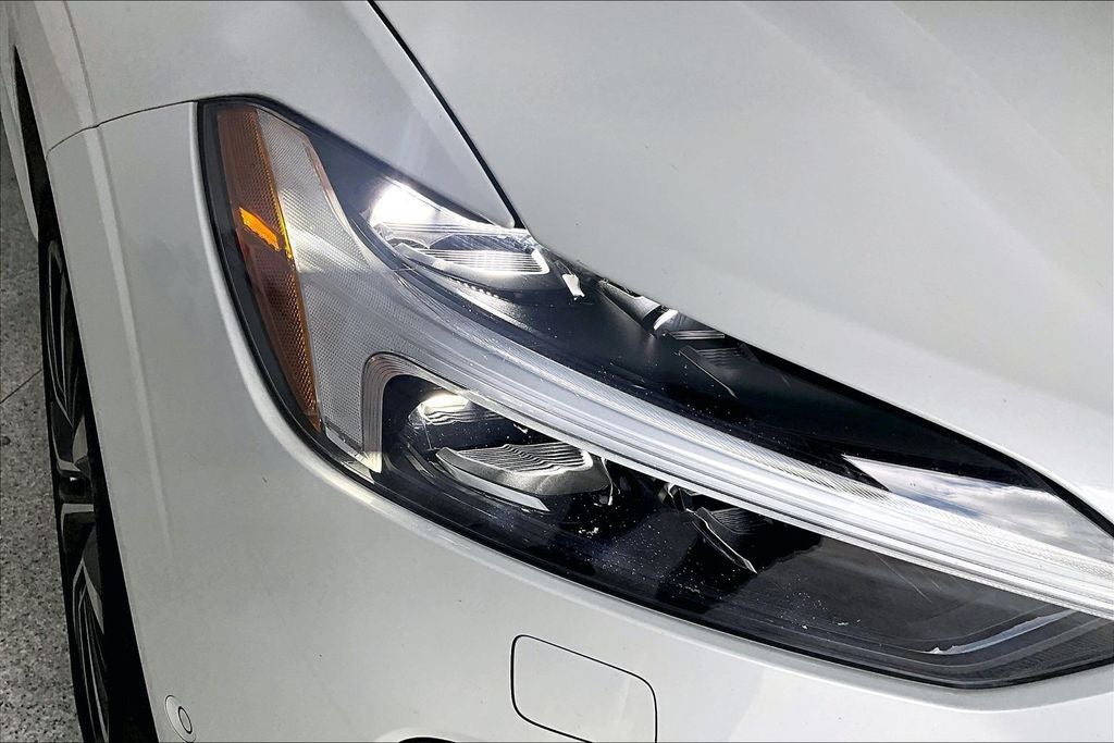 2024 Volvo XC60 B5 Plus Dark Theme