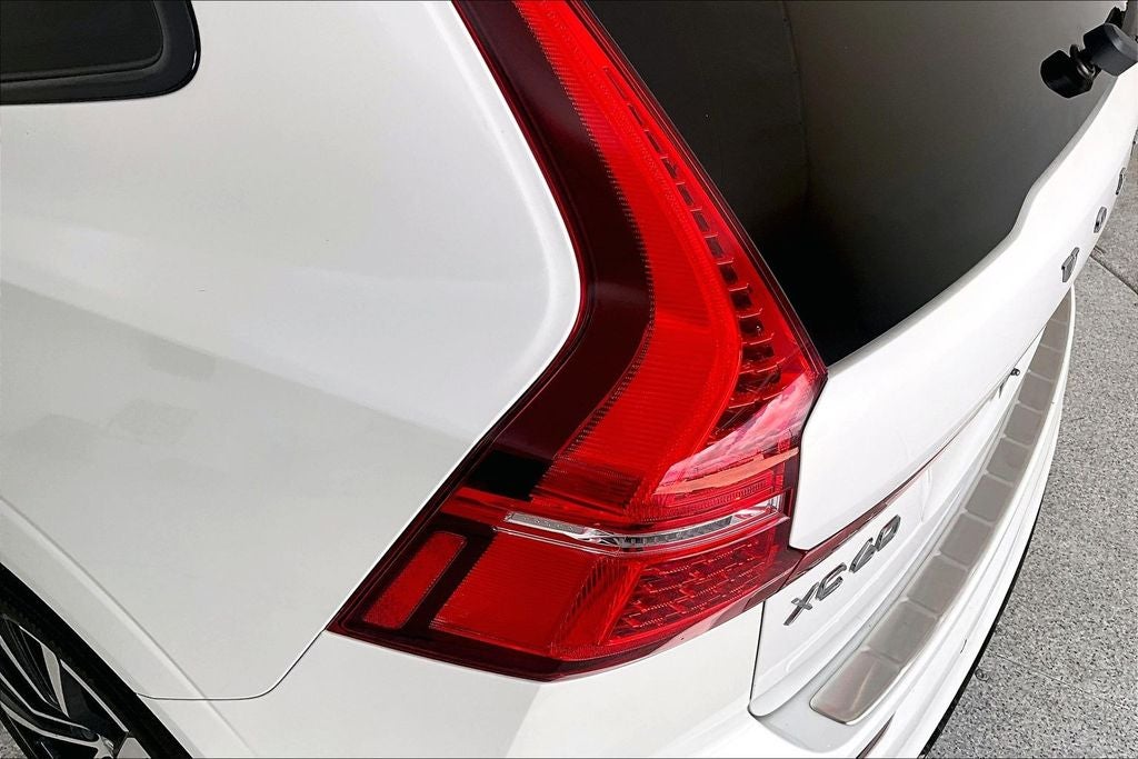 2024 Volvo XC60 B5 Plus Dark Theme