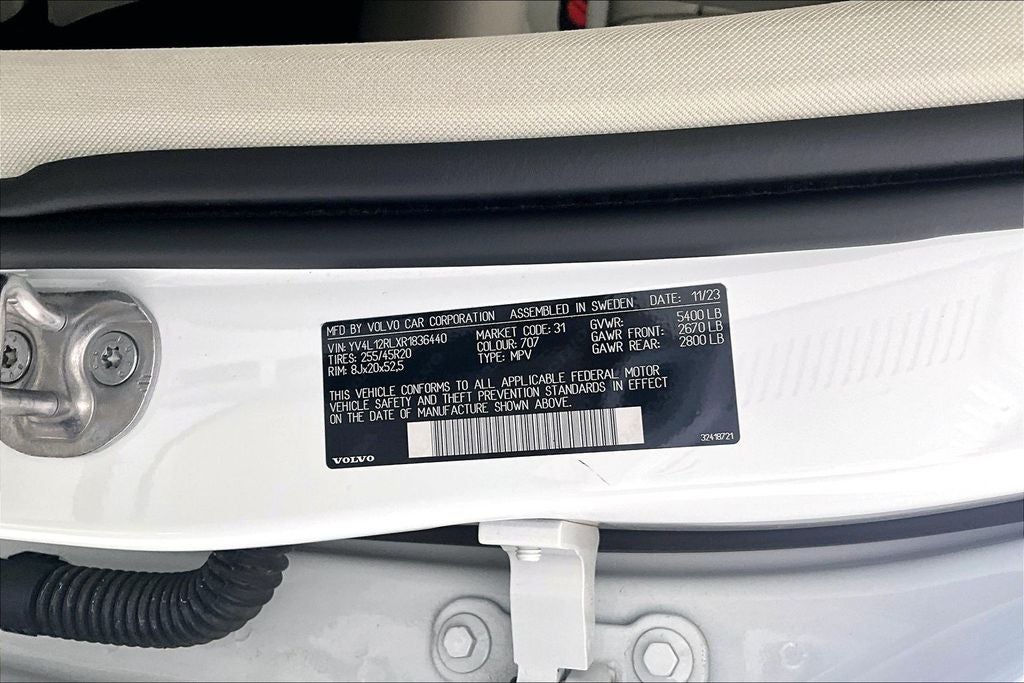 2024 Volvo XC60 B5 Plus Dark Theme