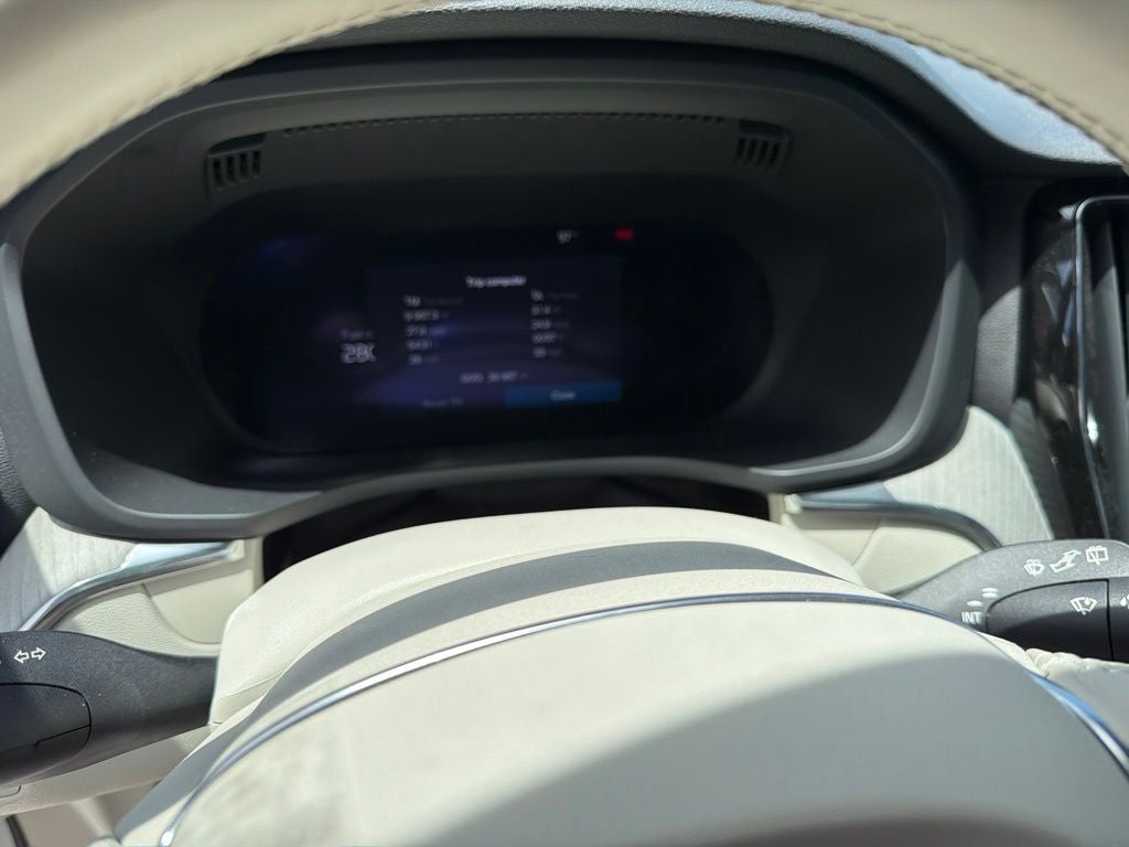 2024 Volvo XC60 B5 Plus Dark Theme
