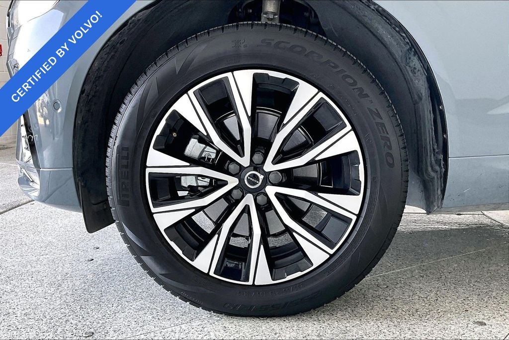 2024 Volvo XC60 B5 Plus Dark Theme