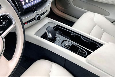 2024 Volvo XC60 B5 Plus Dark Theme