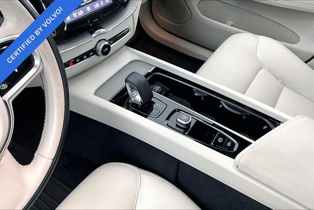 2024 Volvo XC60 B5 Plus Dark Theme
