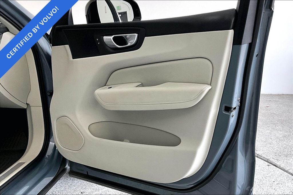 2024 Volvo XC60 B5 Plus Dark Theme