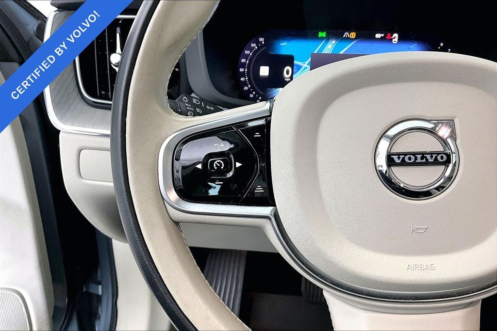 2024 Volvo XC60 B5 Plus Dark Theme