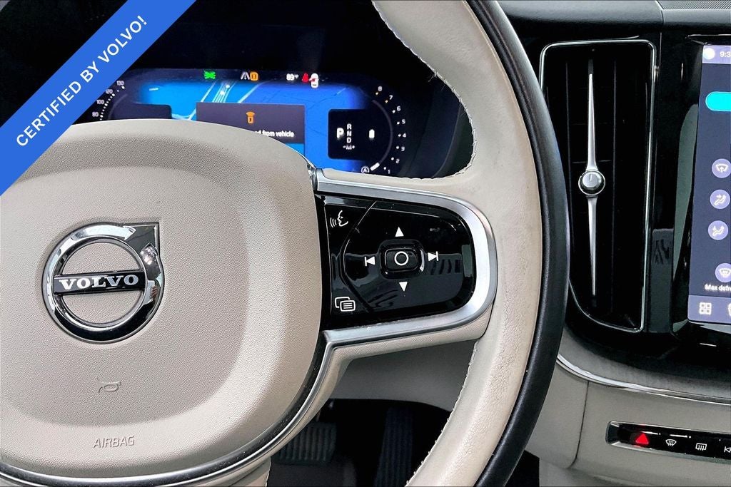 2024 Volvo XC60 B5 Plus Dark Theme