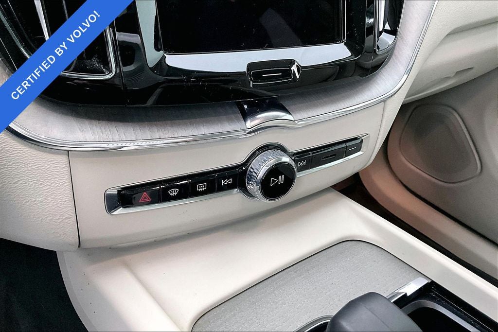 2024 Volvo XC60 B5 Plus Dark Theme