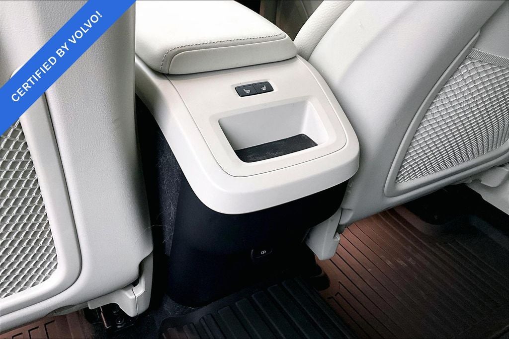 2024 Volvo XC60 B5 Plus Dark Theme