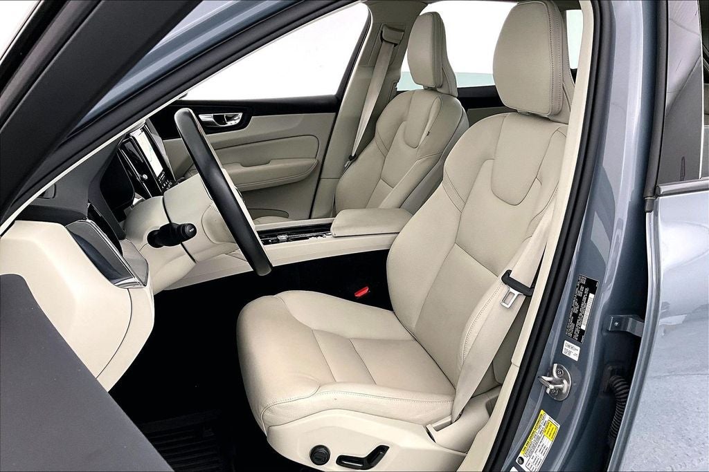 2024 Volvo XC60 B5 Plus Dark Theme
